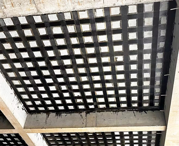 旧梁粘贴碳纤维布加固
