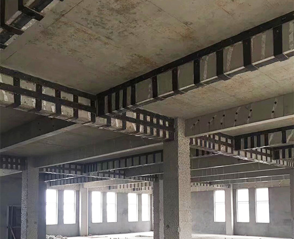 粘贴钢板加固施工