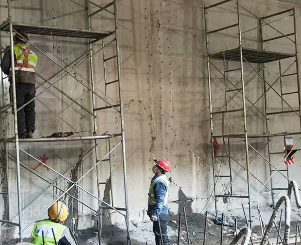 柱包钢加固能否解决刚度不足问题？  